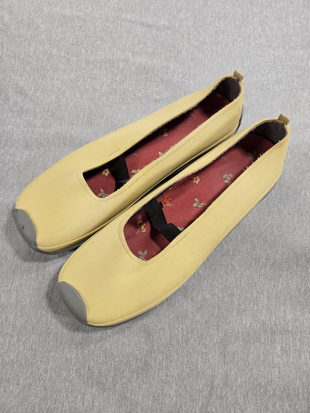 Mid West Yellow Rubber Rain Shoes Size 9